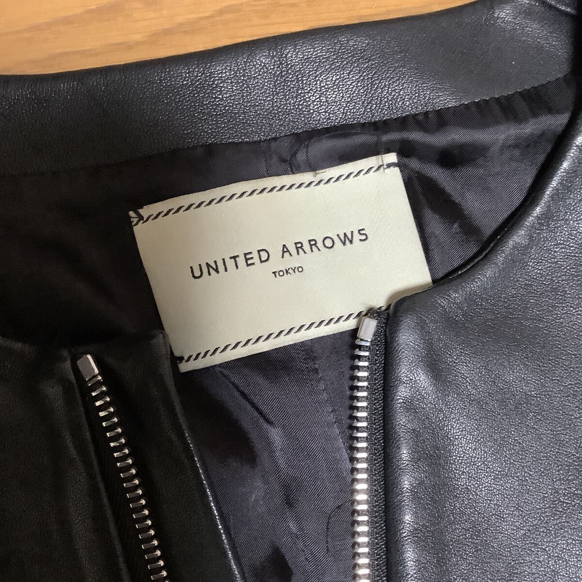 UNITED ARROES] ジャケット　 レディース　羊革　36サイズ ブラック 黒　中古品　送料600円_画像2