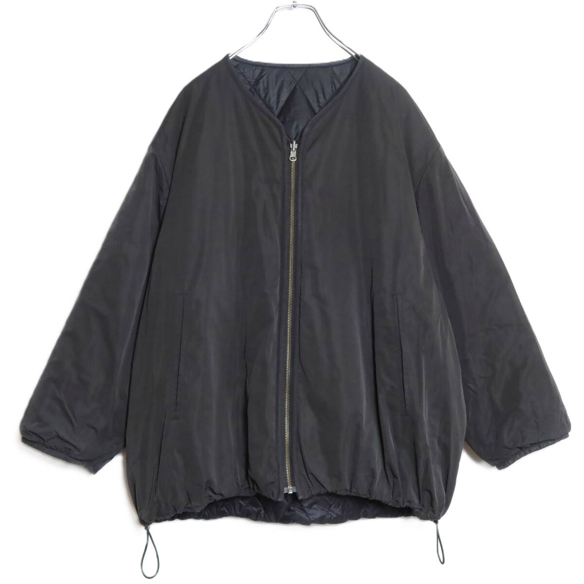 23区★リバーシブル♪ジップアップブルゾン 中わた入り 大きいサイズ44 黒系 無地×キルティング♪厚手 z16150_画像1