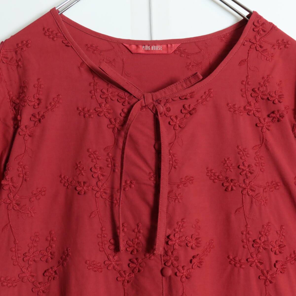 【美品】ピンクハウス★お花の総刺繍♪ワンピース 赤系 前開き スカラップ&リボン♪z16313_画像3