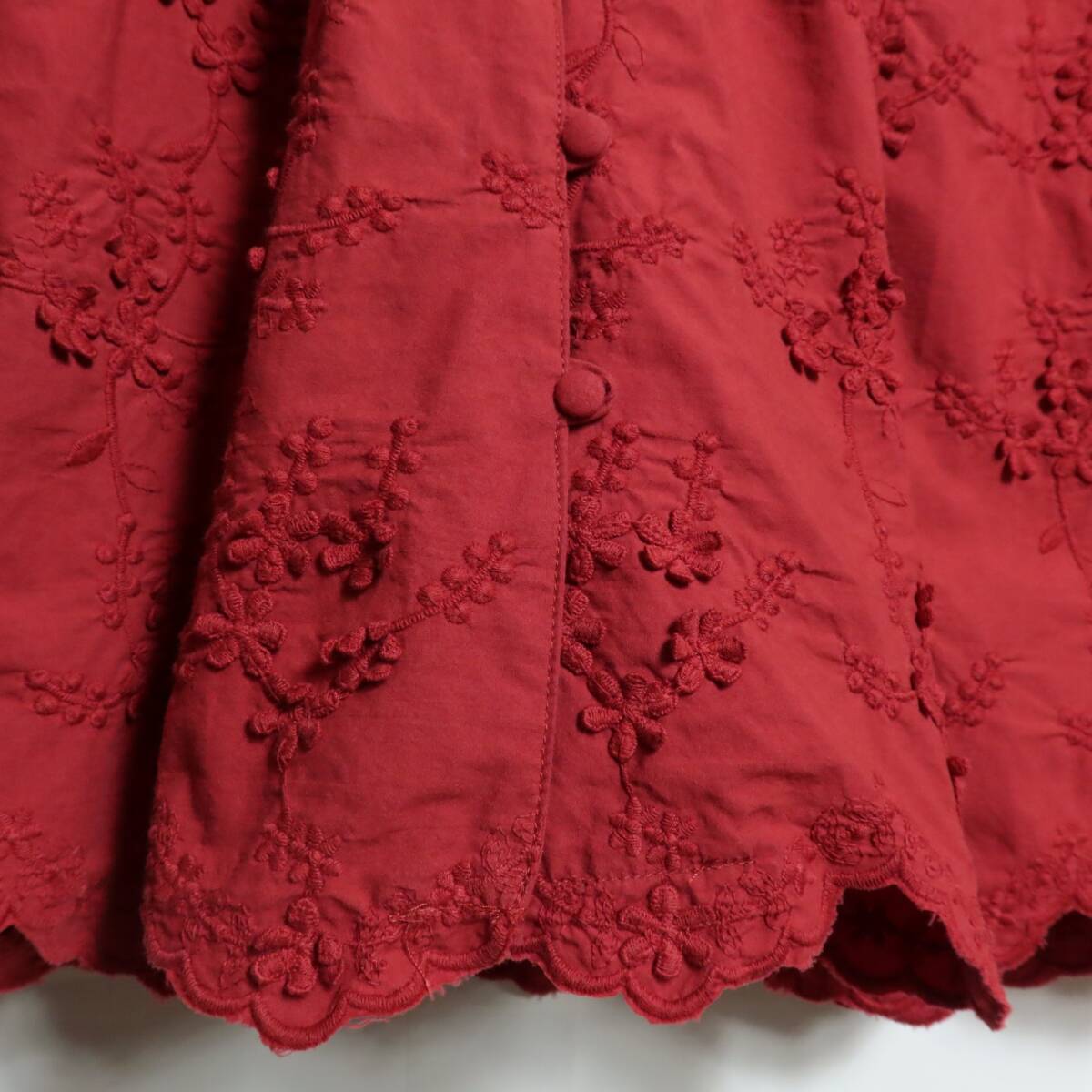 【美品】ピンクハウス★お花の総刺繍♪ワンピース 赤系 前開き スカラップ&リボン♪z16313_画像6