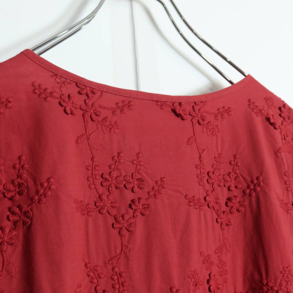 【美品】ピンクハウス★お花の総刺繍♪ワンピース 赤系 前開き スカラップ&リボン♪z16313_画像8