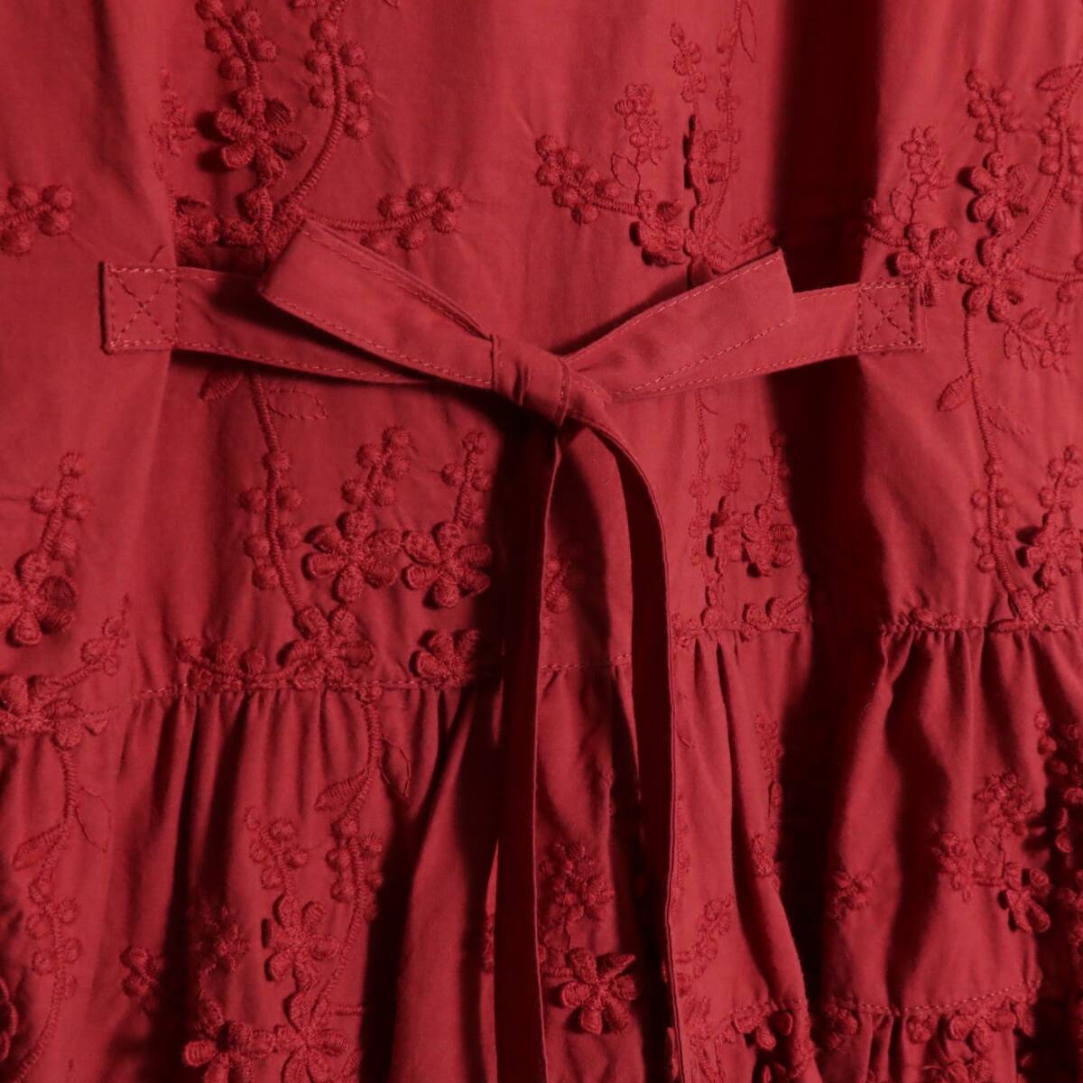 【美品】ピンクハウス★お花の総刺繍♪ワンピース 赤系 前開き スカラップ&リボン♪z16313_画像9