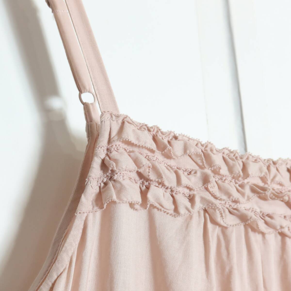 ピンクハウス★フェミニン繊細なフリルが素敵♪ ティアードキャミワンピース・ペチワンピース 綿ローン ピンク系 z16317_画像4