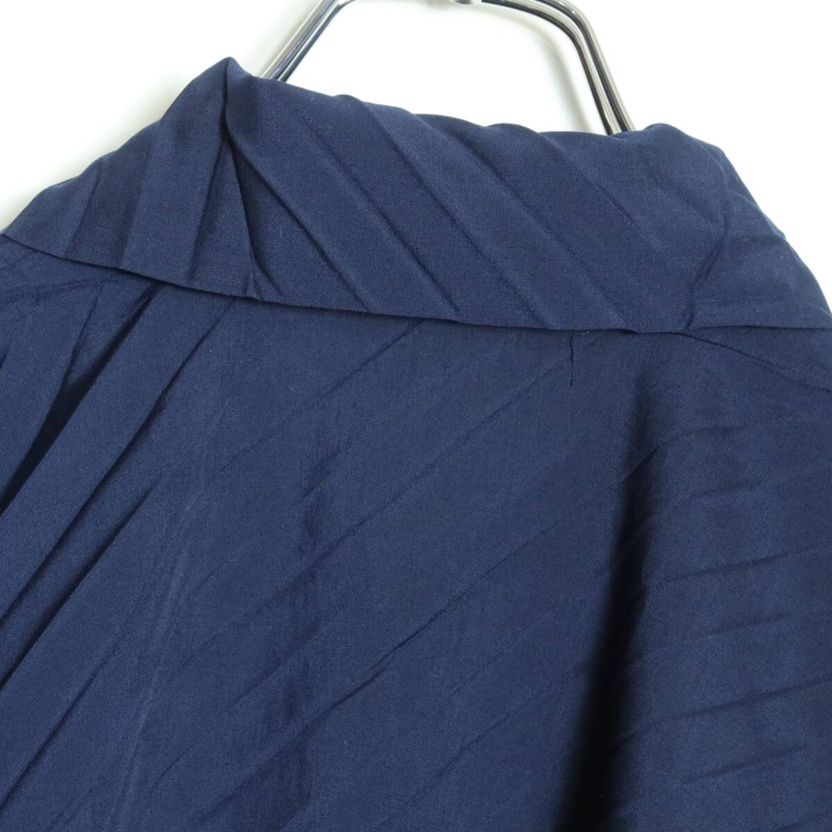 【美品】me ISSEY MIYAKE イッセイミヤケ★個性的でおしゃれ！ 斜めプリーツの長袖シャツ 紺系 z16468_画像7