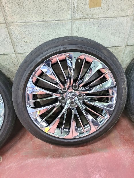 LS500h оригинальная опция!20 дюймовый!40aru,veru использование не по назначению!