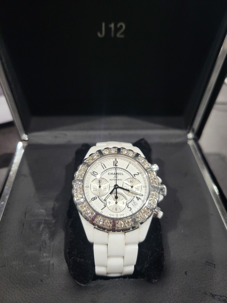シャネルJ12♪天然ダイヤ♪オシャレ♪41ミリ♪クロノグラフ♪本物♪正規品♪♪_画像1