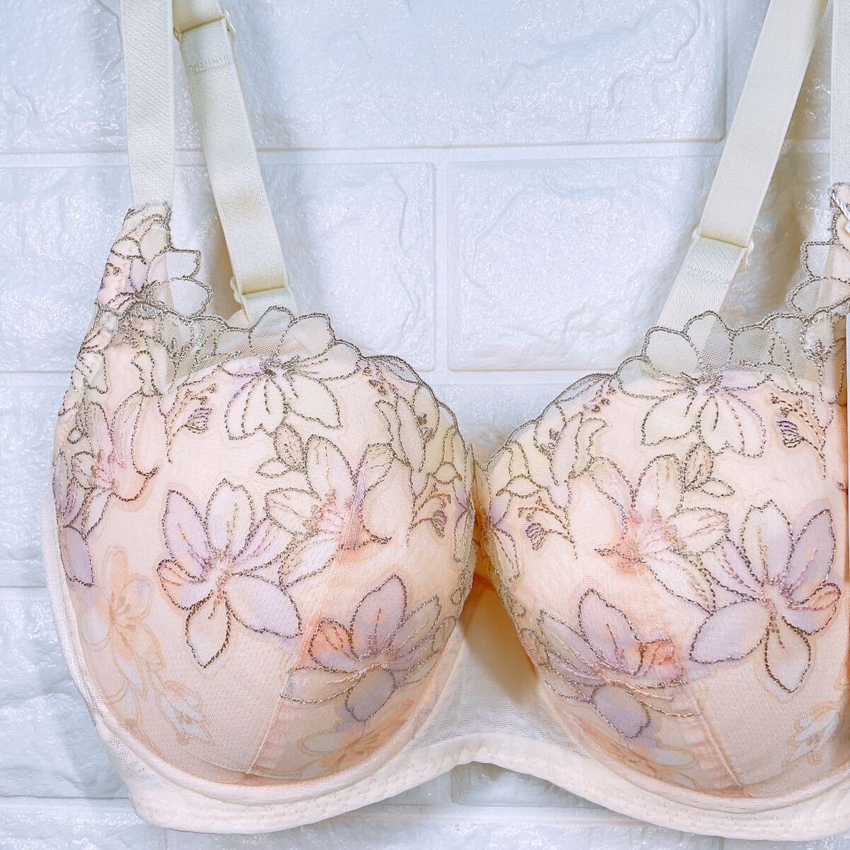 新品　トリンプ　天使のブラ 魔法のハリ感596 ブラジャー　E75 イエロー_画像3