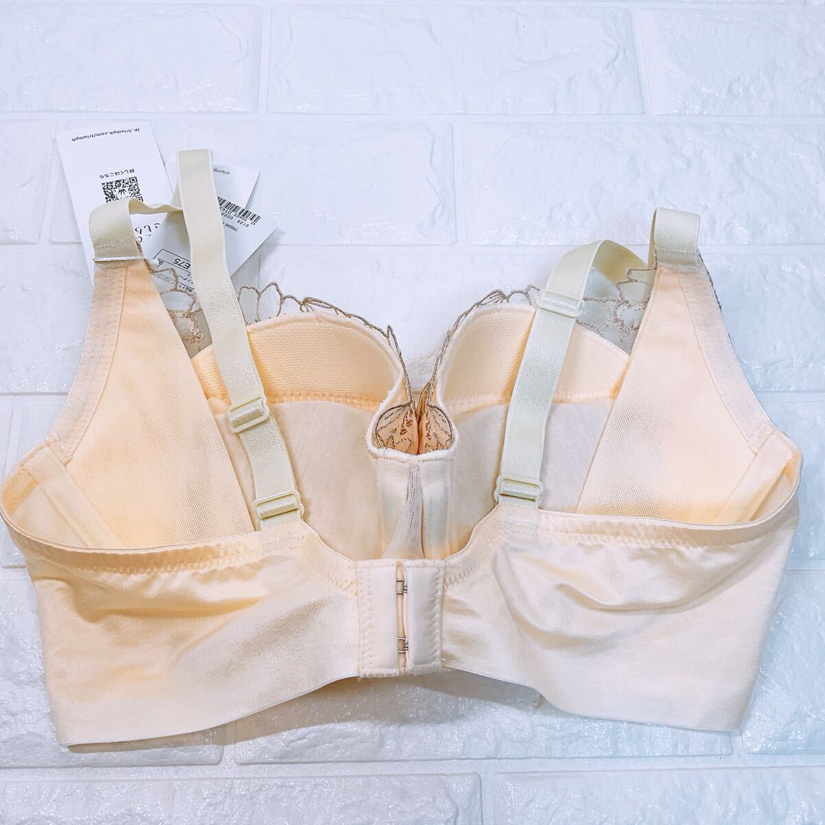 新品　トリンプ　天使のブラ 魔法のハリ感596 ブラジャー　E75 イエロー_画像5