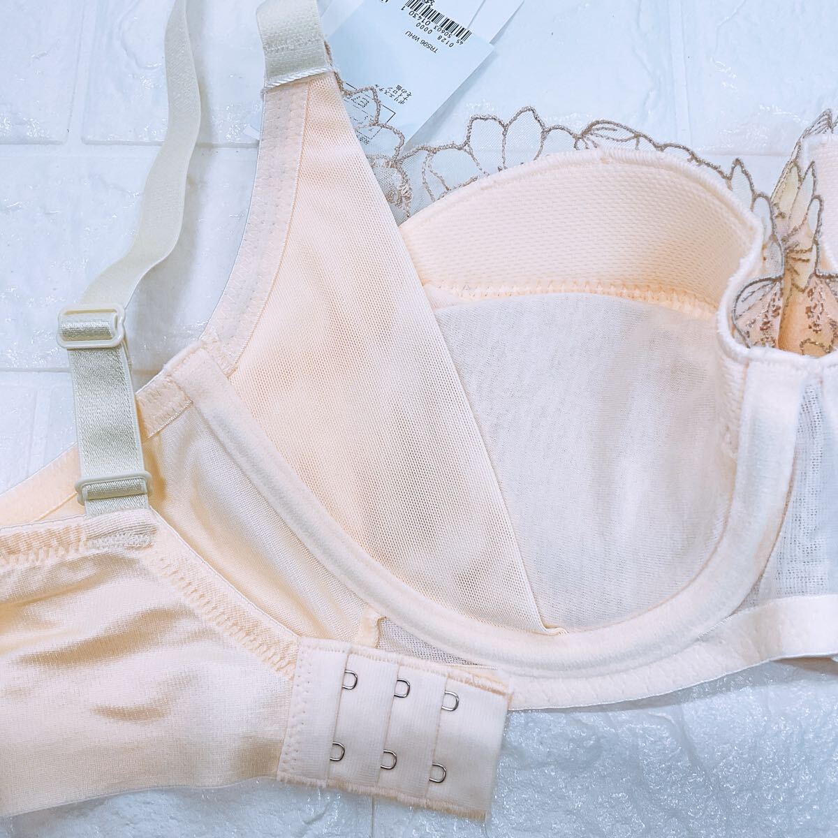 新品　トリンプ　天使のブラ 魔法のハリ感596 ブラジャー　E75 イエロー_画像6