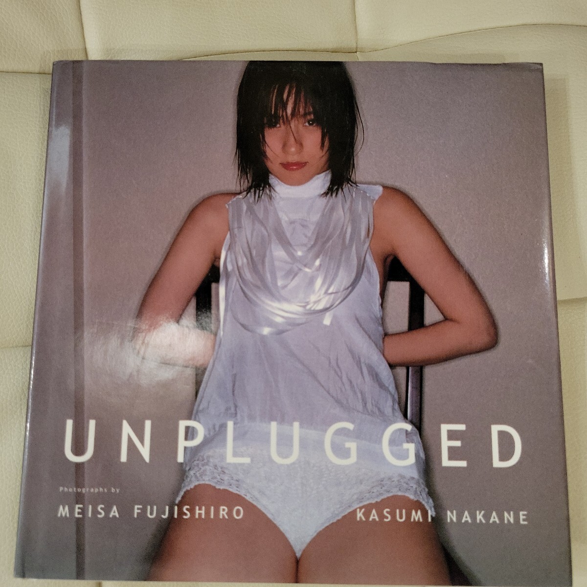 c　仲根かすみ 写真集 「UNPLUGGED」初版_画像1