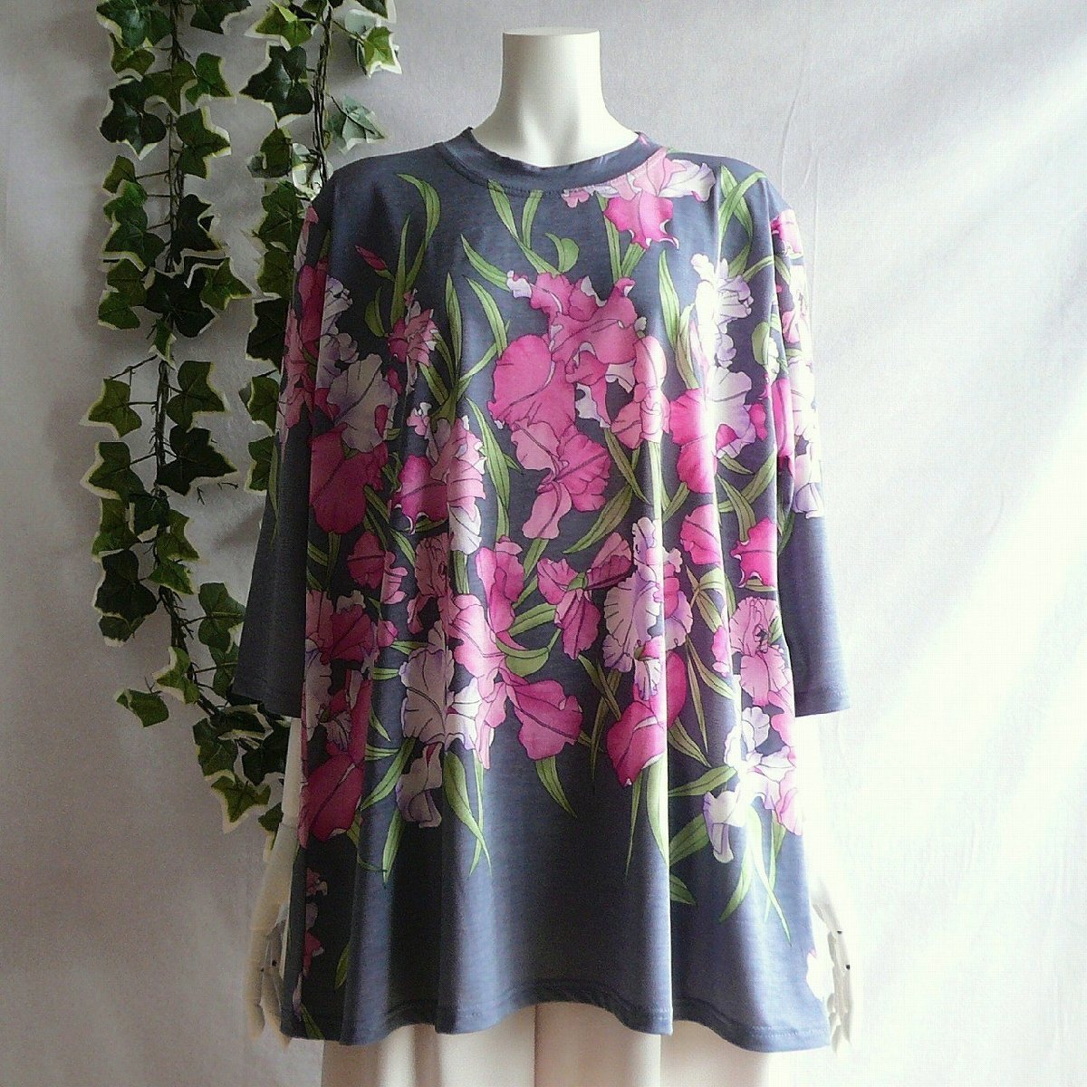 新品 9718 ML 大きな花柄 チュニック 春 夏 秋 グレー系 レディース ストレッチ 薄手 ジャージー 七分袖 上品 エレガント_画像2