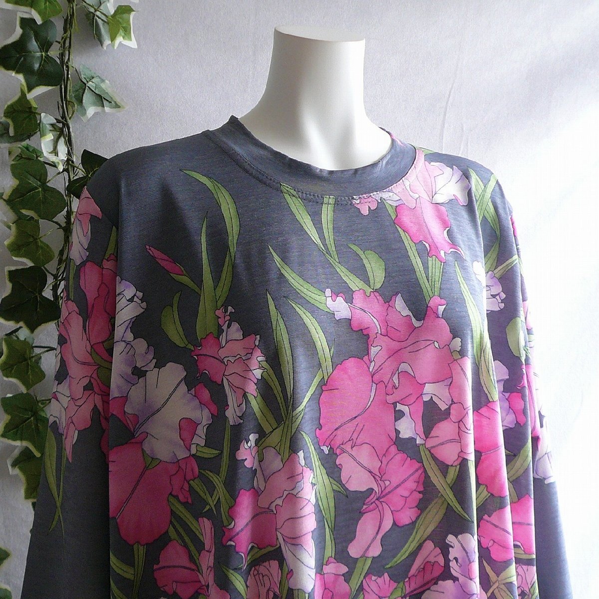 新品 9718 ML 大きな花柄 チュニック 春 夏 秋 グレー系 レディース ストレッチ 薄手 ジャージー 七分袖 上品 エレガント_画像4