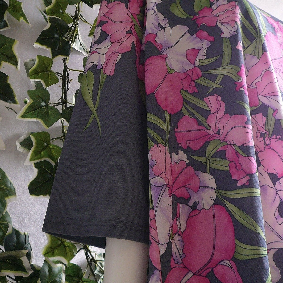 新品 9718 ML 大きな花柄 チュニック 春 夏 秋 グレー系 レディース ストレッチ 薄手 ジャージー 七分袖 上品 エレガント_画像7