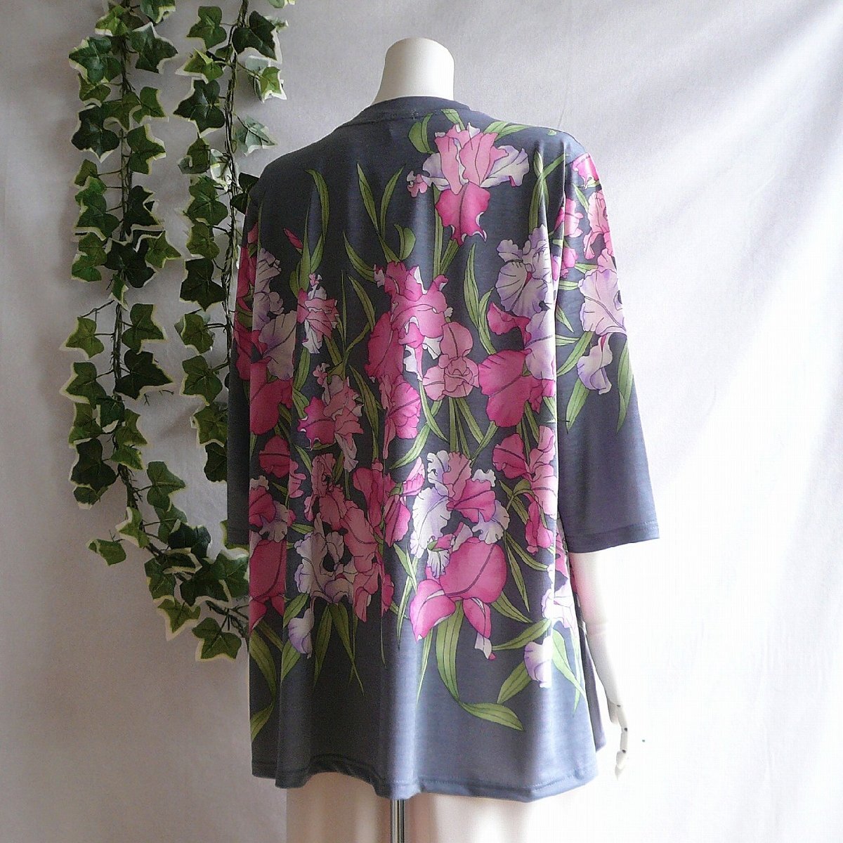 新品 9718 ML 大きな花柄 チュニック 春 夏 秋 グレー系 レディース ストレッチ 薄手 ジャージー 七分袖 上品 エレガント_画像9