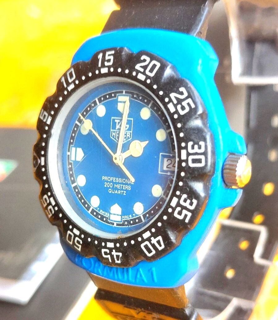 239.1円【稼働品】ボーイズ タグホイヤー TAGHEUER Professional 200m フォーミュラ1シリーズ 381.513　青/ブラック　純正ベルト _画像3