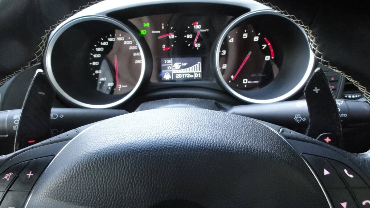 ●KOSHI アルファロメオ　ジュリエッタ 　カーボン 　パドルシフト_画像3