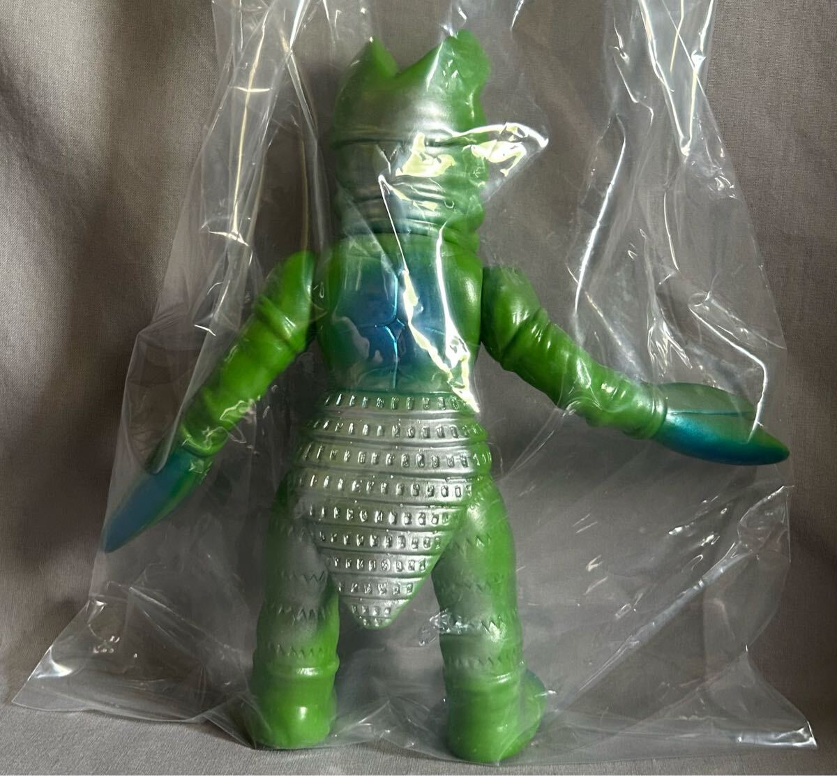 ブルマァク バルタン星人 昭和 レトロ カラー 暗めの緑色 限定 怪獣 ソフビ ウルトラマン プレミアム バンダイ プレバン バルタン_画像2
