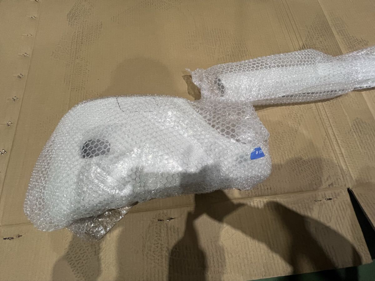 ISUZU いすゞ 純正　白　NJR エルフ フロント バンパー コーナーパネル カバー 左右 中央 3点セット 新車外し_画像3