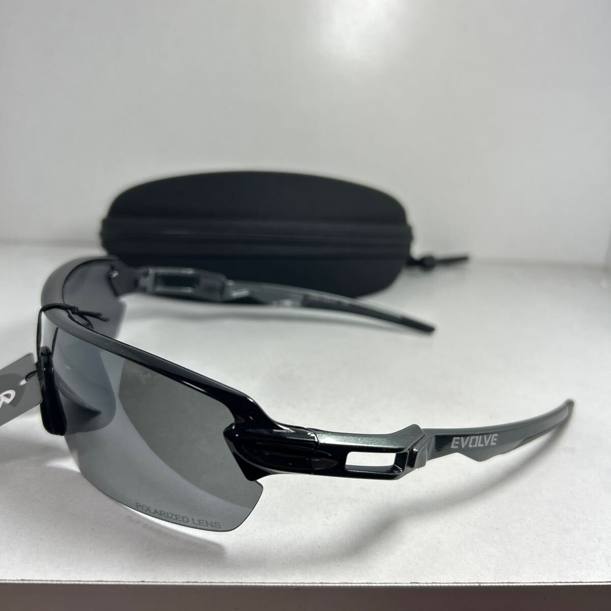 即決 新品 アングラー必携 EVOLVE スポーツ 偏光グラス 稲妻　検 オークリー 偏光サングラス ポラライズド サイト ドライブ ボーダー_画像3