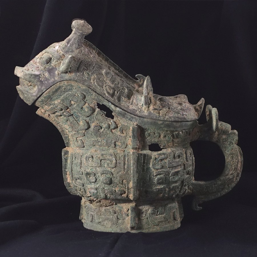 ∇花∇中国高古銅器 紀元前14～前11世紀 殷時代後期頃 河南省安陽市出土 青銅饕餮紋注酒器(ジコウ) 出土例少ない希少品_画像1