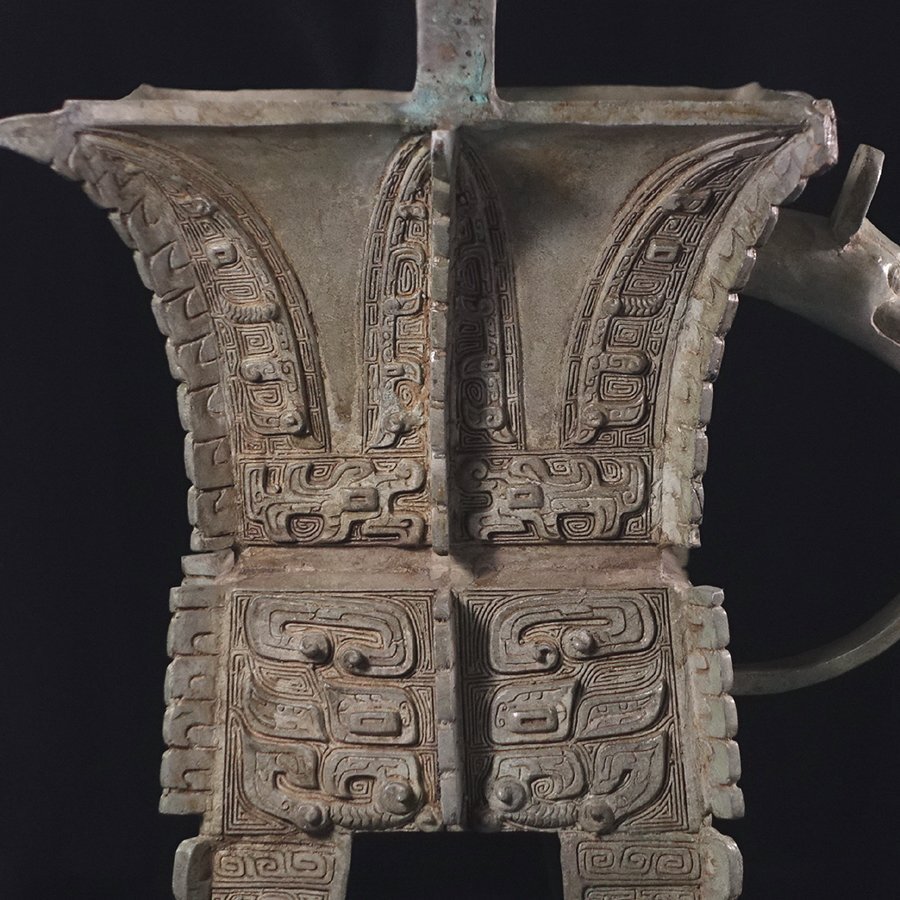 ∇花∇中国高古銅器 紀元前14~前11世紀 殷時代後期 河南省安陽市出土 青銅饕餮文温酒器(カ) 総高36cm 発掘出土品_画像2