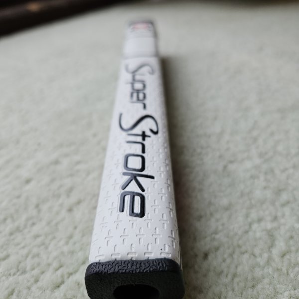 ホワイト　レッド　スーパーストローク ピストルGT２．０トラクション SuperStroke　PISTOL GT ２．０Traxion パターグリップ　ホワイト_画像5