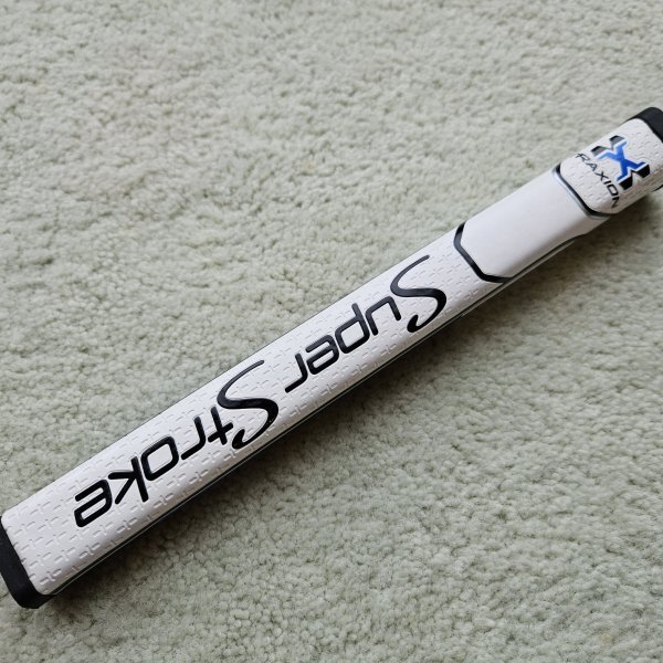 ホワイトxブルー　スーパーストローク ピストルGT１．０トラクション SuperStroke　PISTOL GT 1.0 Traxion パターグリップ_画像1