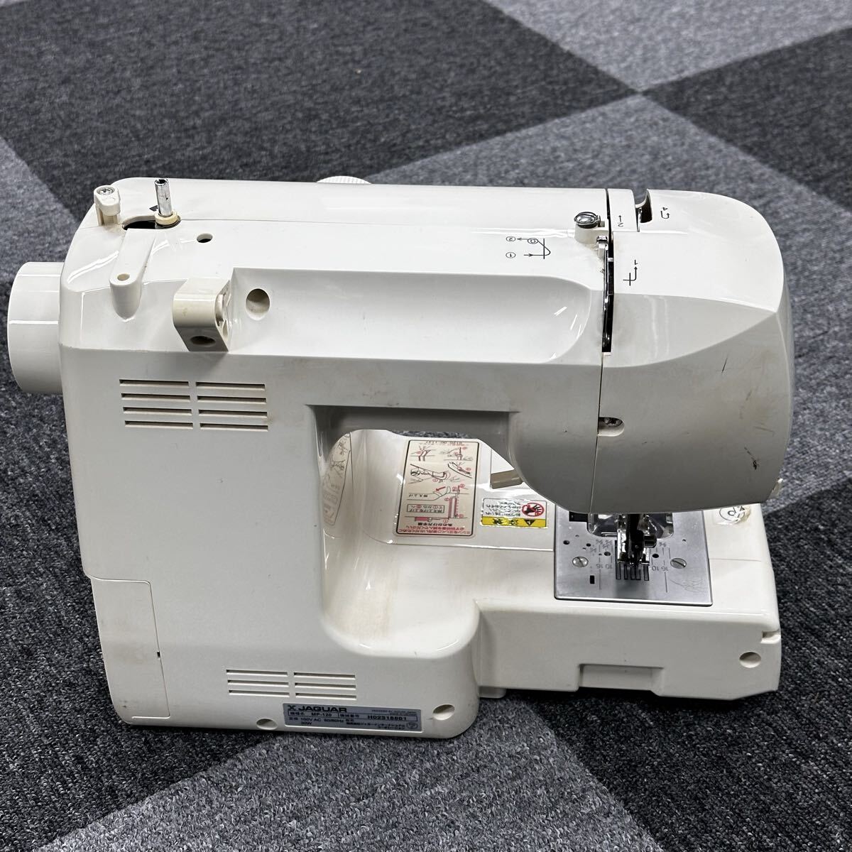 ＊JAGUAR MP-120 ミシン 通電確認済 動作未確認 コンパクトミシン ジャガー 状態写真参照 電源コード付 直接引き取り大歓迎 電動ミシン_画像3