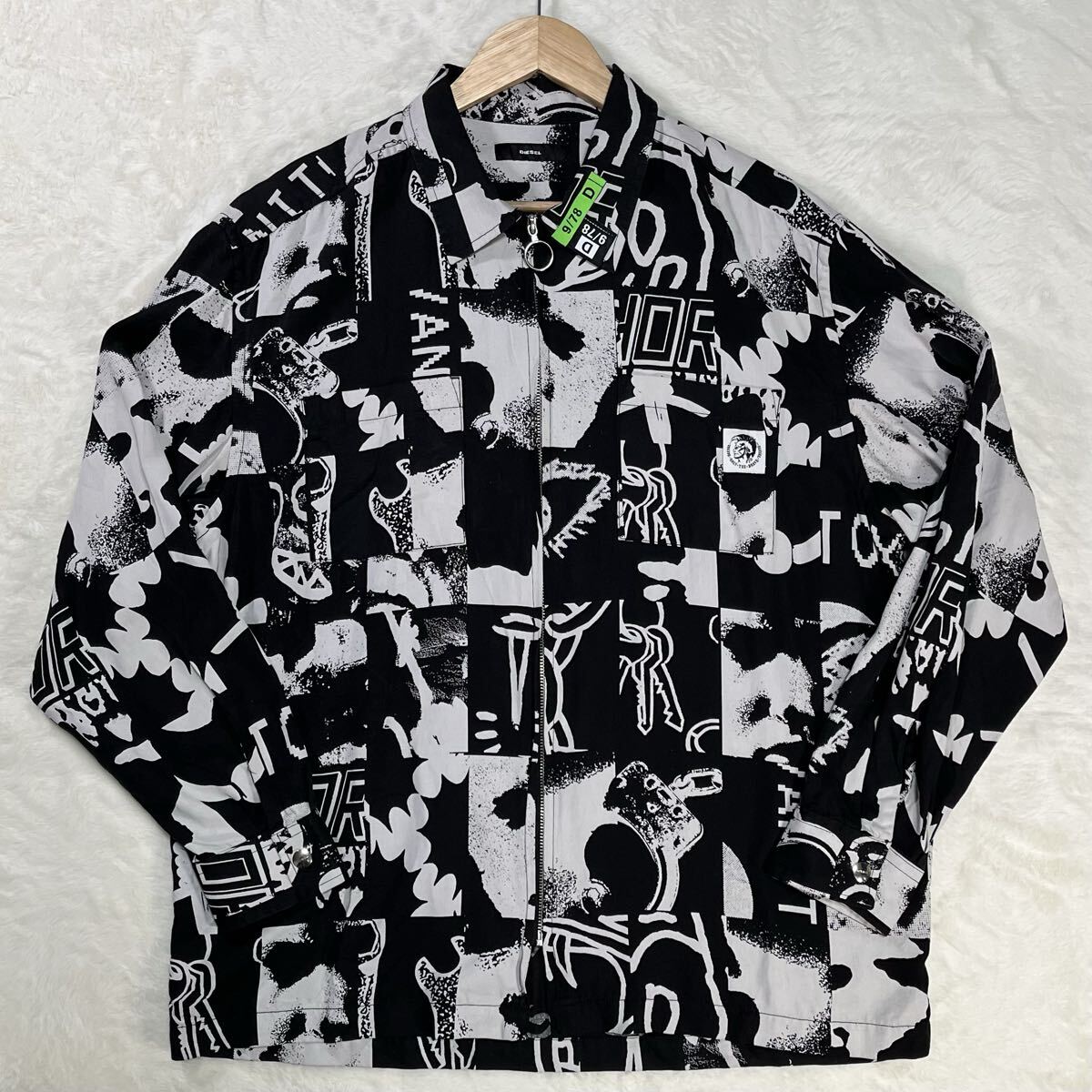 未使用級/US M（日本180cm XL相当） DIESEL 総柄 ブルゾン 立体感 ホワイト&ブラック ブレイブマン 身幅広 ディーゼル ジップアップ_画像2