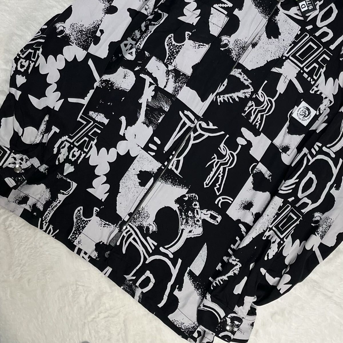 未使用級/US M（日本180cm XL相当） DIESEL 総柄 ブルゾン 立体感 ホワイト&ブラック ブレイブマン 身幅広 ディーゼル ジップアップ_画像4