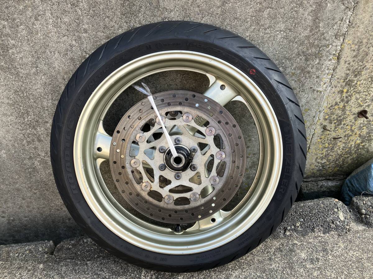 Yamaha TRX850 переднее колесо 23 год производство metsula-Z8 имеется 120/70R17 Yamaha TRX850 переднее колесо 23 год производство metsula-Z8 имеется 120/70R17