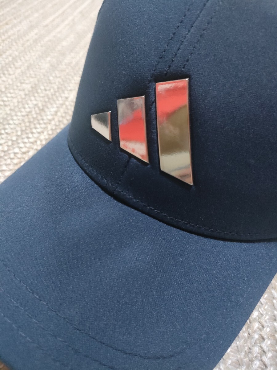 新品 未使用 アディダス ゴルフ キャップ メタルプレート ネイビー 紺 軽量 フリーサイズ（57-60cm） 帽子 adidas Golf_画像2
