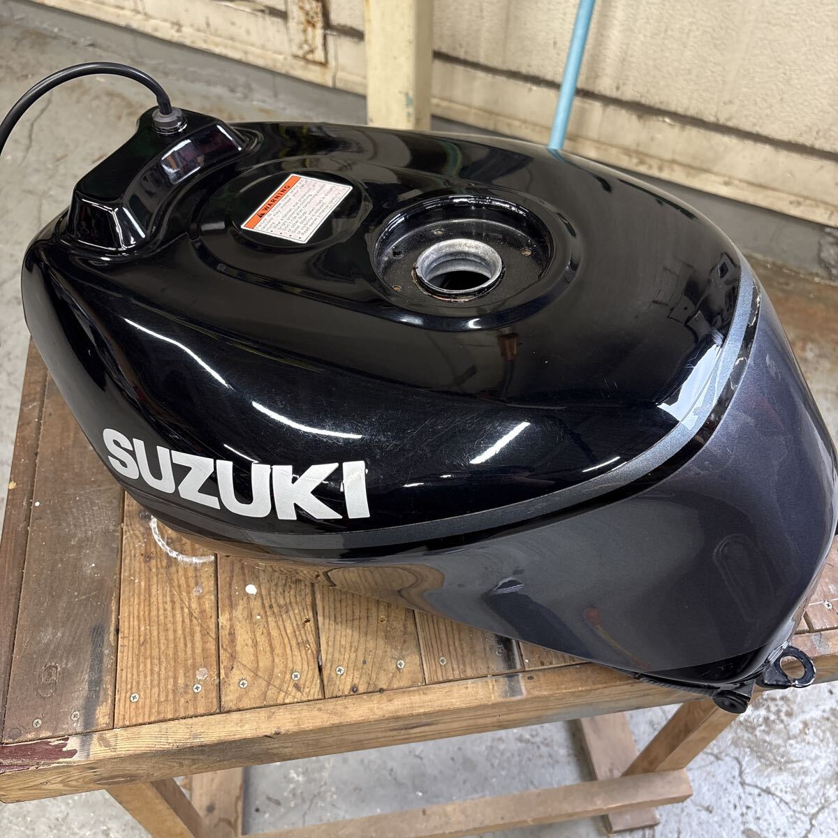 GSX-R1100 ガソリンタンク GV73A SUZUKI GSXR1100 GSXR750 GSXR-750 油冷_画像1