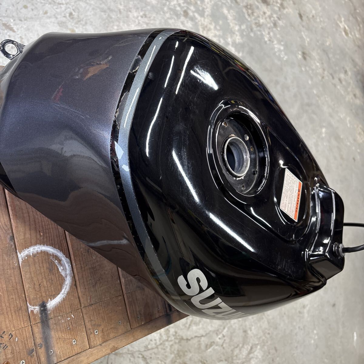 GSX-R1100 ガソリンタンク GV73A SUZUKI GSXR1100 GSXR750 GSXR-750 油冷_画像3