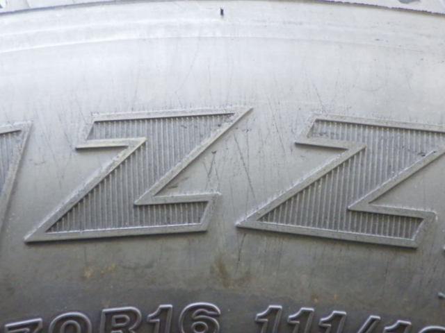 205/70R16 111/109L ブリヂストン 冬 ブリザック W979 中古 7分山 2本SET スタッドレスタイヤ 2022年製 日本製 205/70/16 205/70-16 L19474_画像5