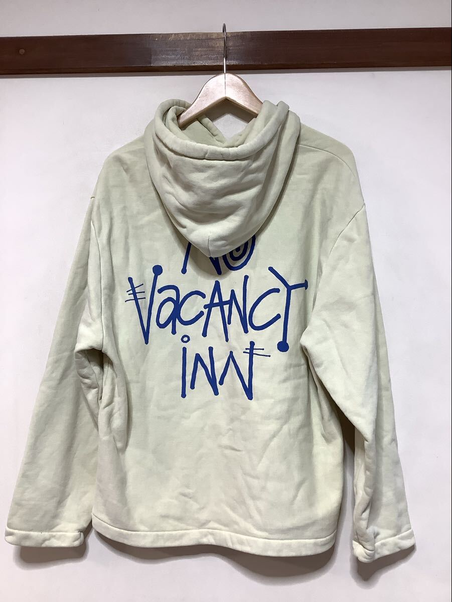 ね1711 STUSSY No Vacancy Inn ステューシー ノー バカンシー イン コラボ Hoodie フーディ スウェットパーカー S ベージュ系 裏起毛_画像1