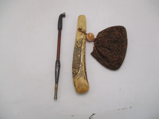 ★☆レトロ　アンティーク　キセル　煙管　竹製　煙草入れ　提げ物　根付　締緒玉　真鍮　彫刻☆★_画像1