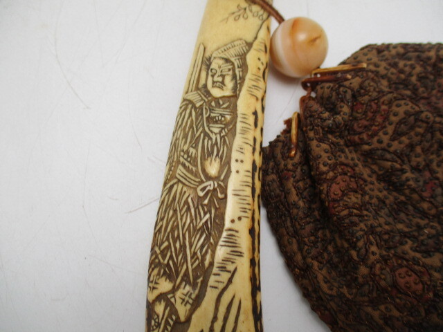 ★☆レトロ　アンティーク　キセル　煙管　竹製　煙草入れ　提げ物　根付　締緒玉　真鍮　彫刻☆★_画像5