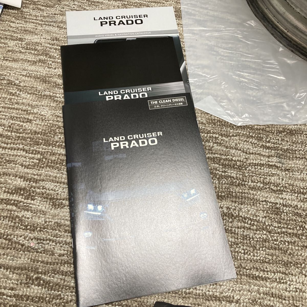 即決 トヨタ ランドクルーザープラド カタログ_画像1