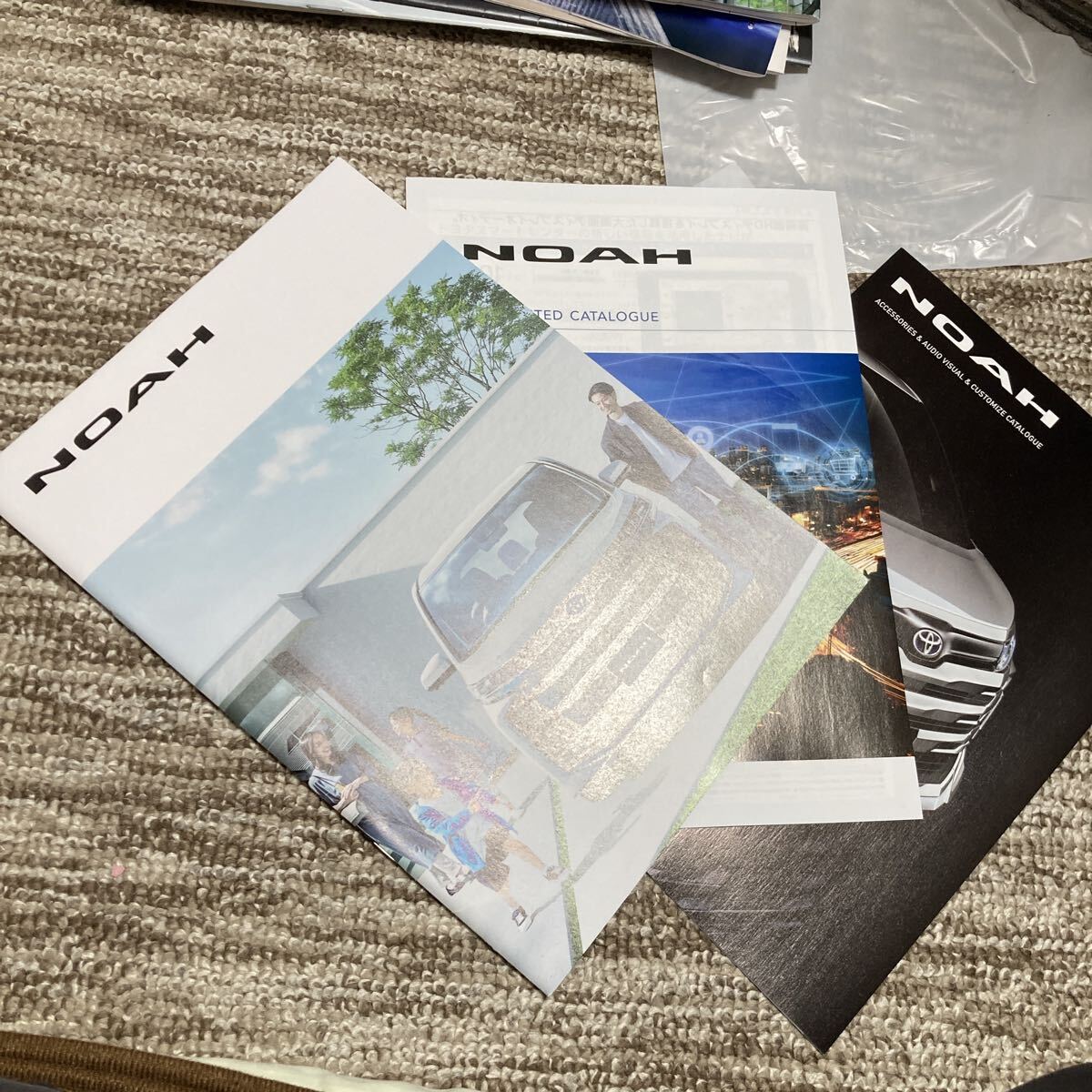 即決 トヨタ ノア 90 カタログ_画像1