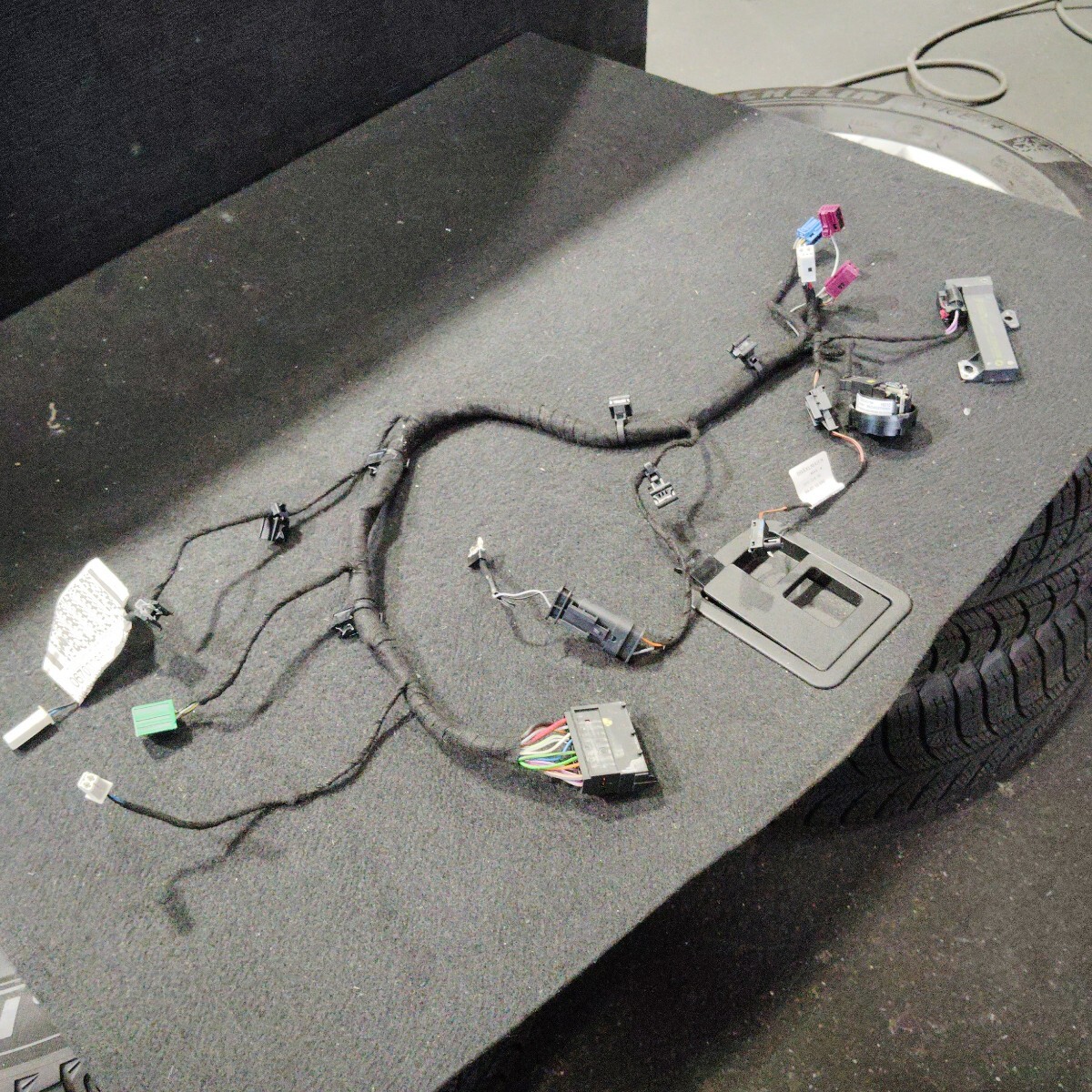 マセラティギブリ M157 MG30 後部右側ドアハーネス　06700086160_画像1