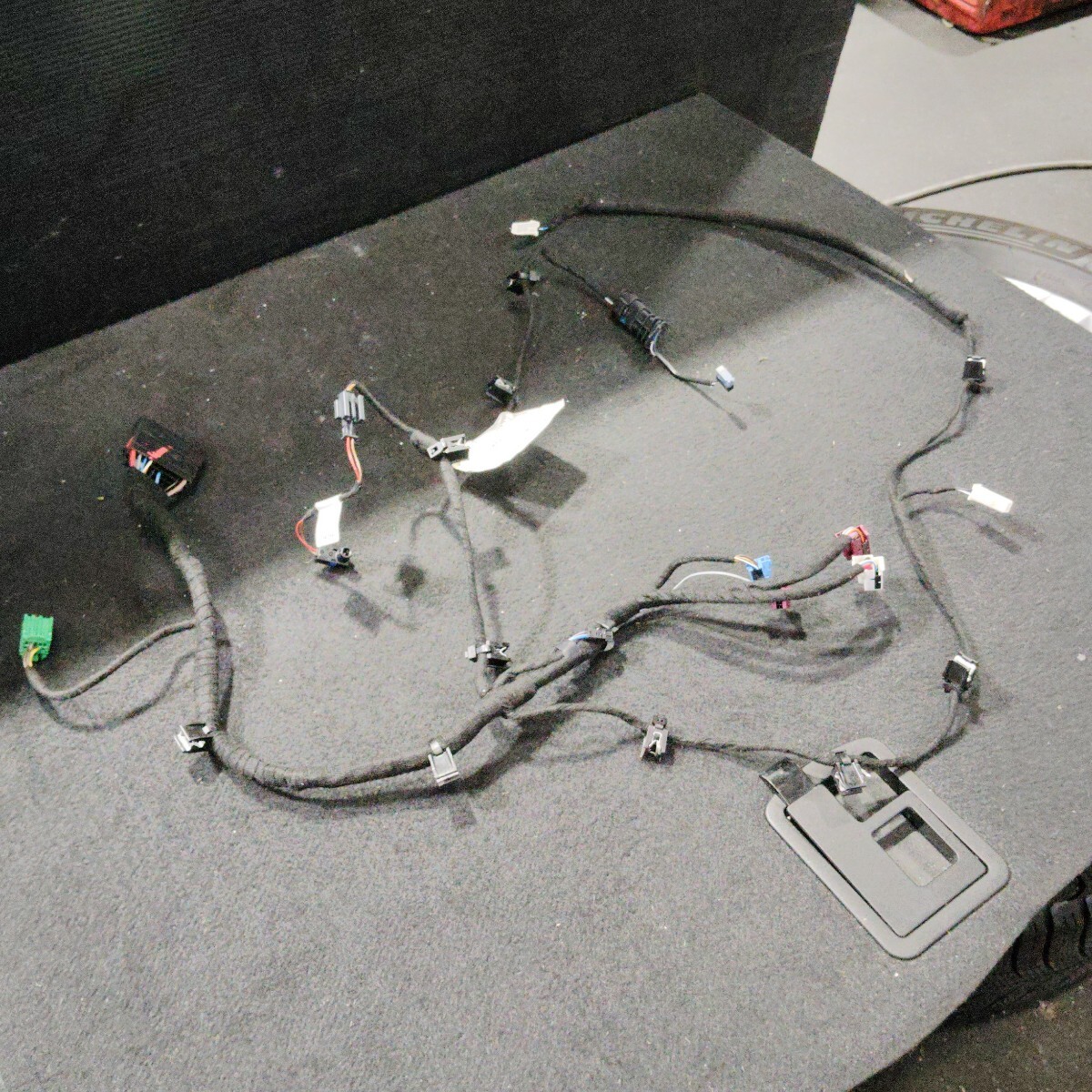 マセラティギブリ M157 MG30 フロント右側ドアハーネス　06700086130_画像1