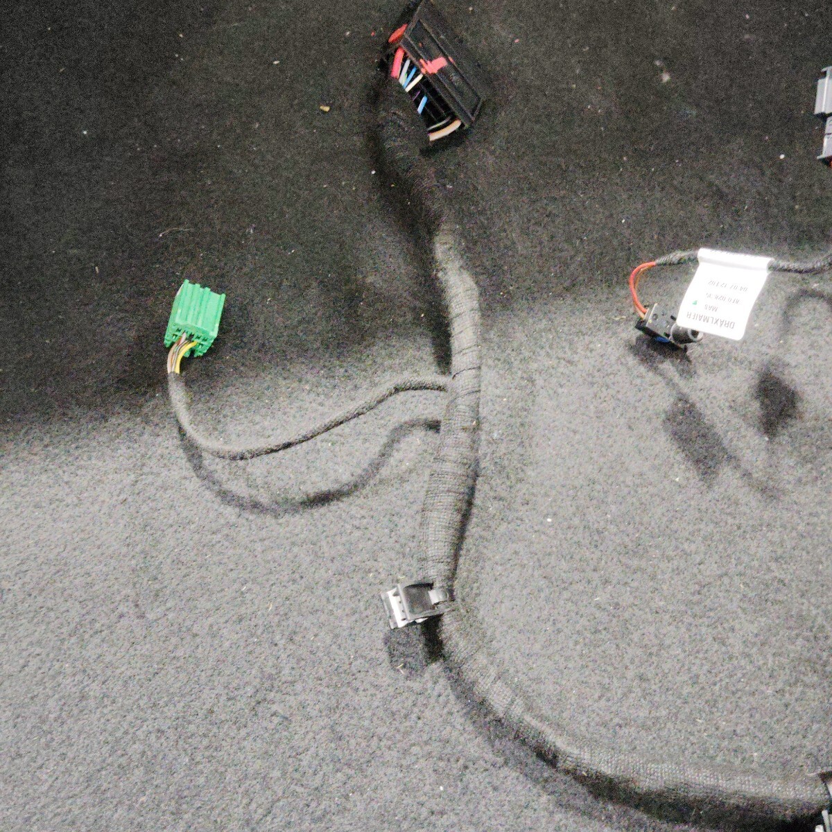 マセラティギブリ M157 MG30 フロント右側ドアハーネス　06700086130_画像2