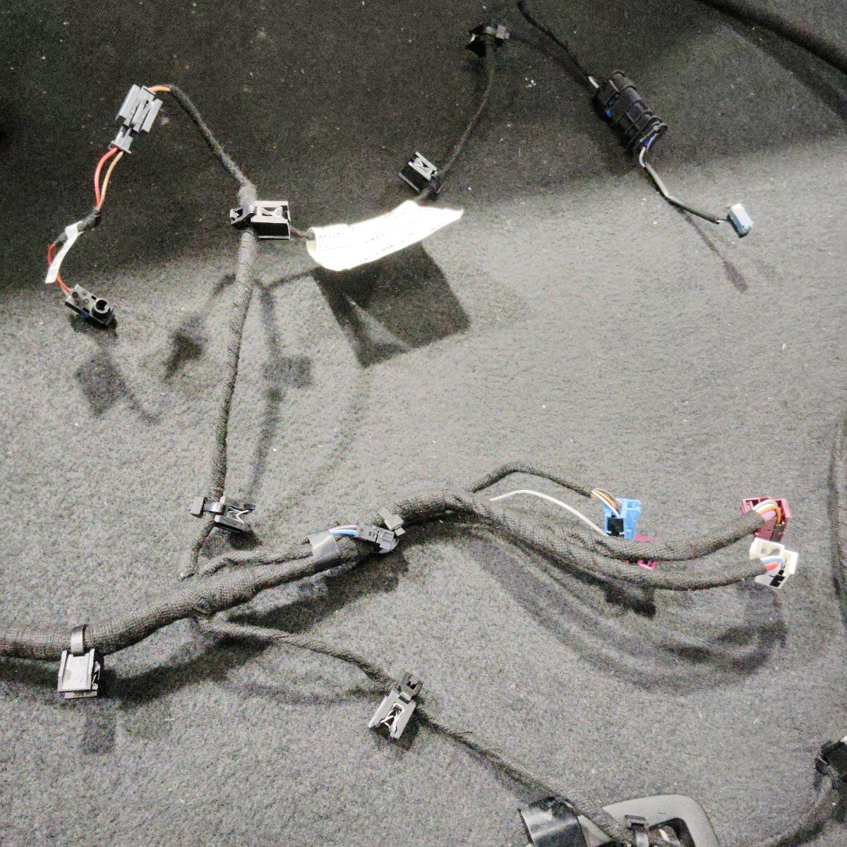 マセラティギブリ M157 MG30 フロント右側ドアハーネス　06700086130_画像3