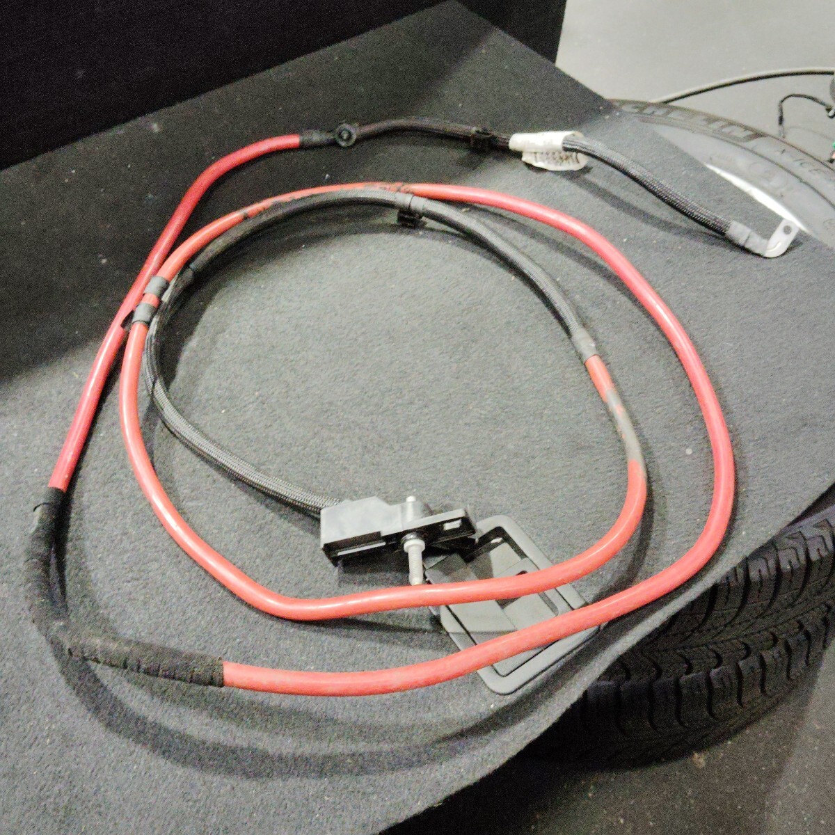 マセラティギブリ M157 MG30 ポジティブバッテリーケーブル配線ハーネス 067000655300_画像1