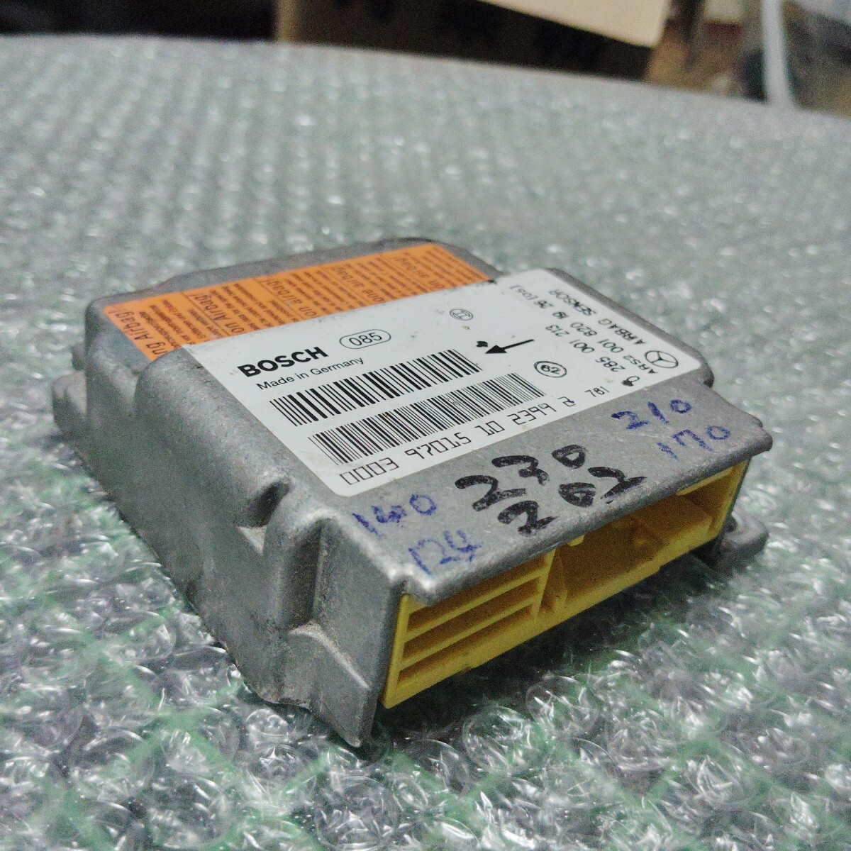 メルセデス・ベンツ エアバックセンサー/SRSモジュールコンピューター 001 820 19 26_画像3