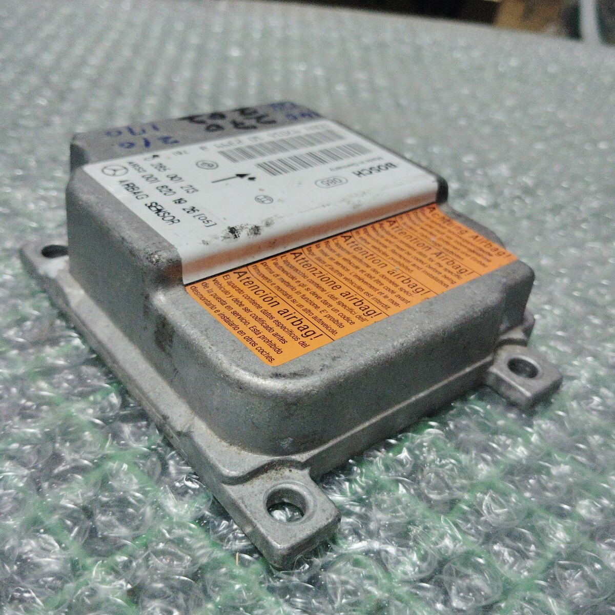 メルセデス・ベンツ エアバックセンサー/SRSモジュールコンピューター 001 820 19 26_画像4