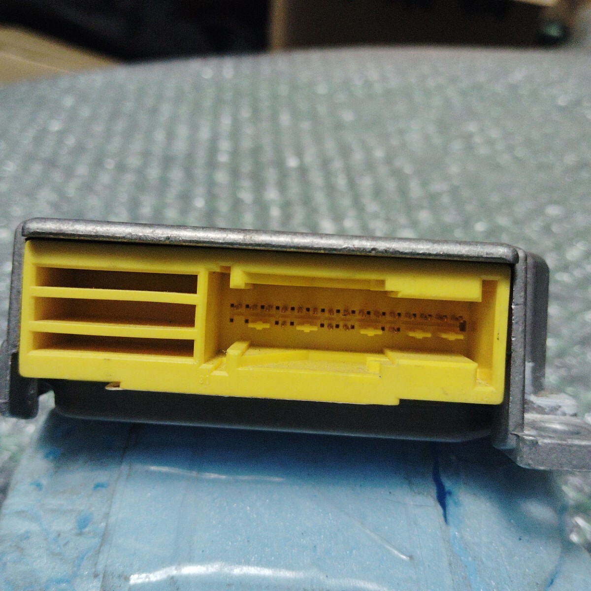 メルセデス・ベンツ エアバックセンサー/SRSモジュールコンピューター 001 820 19 26_画像7