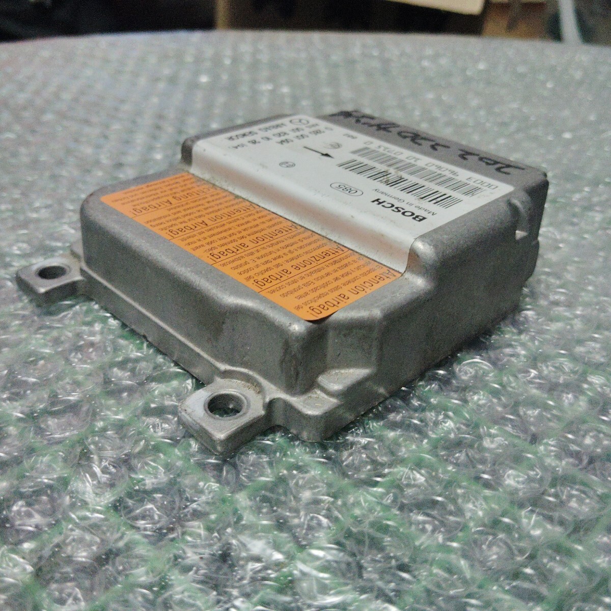 メルセデス・ベンツ　エアバックセンサー/SRSモジュールコンピューター　001 820 10 26_画像4