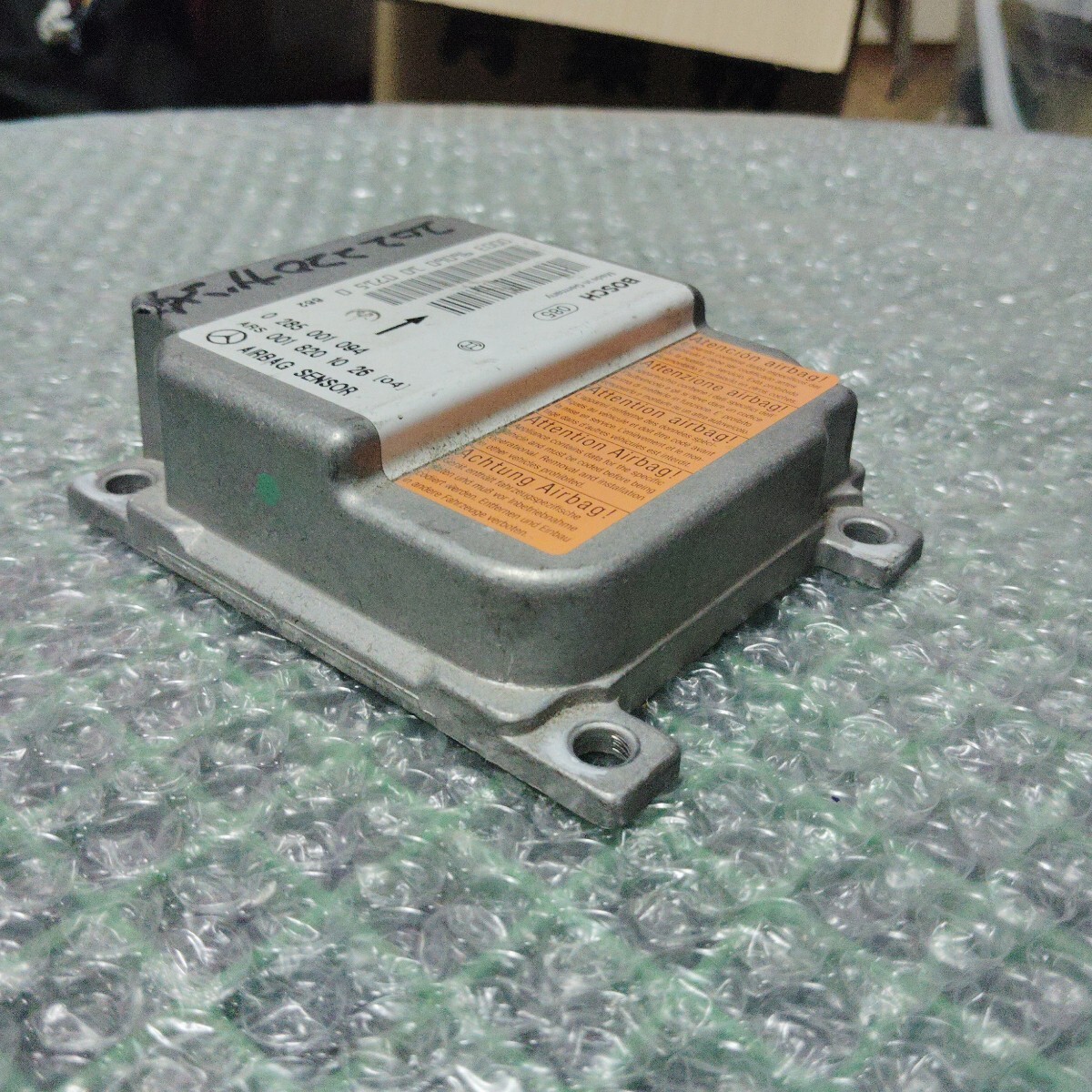 メルセデス・ベンツ　エアバックセンサー/SRSモジュールコンピューター　001 820 10 26_画像5